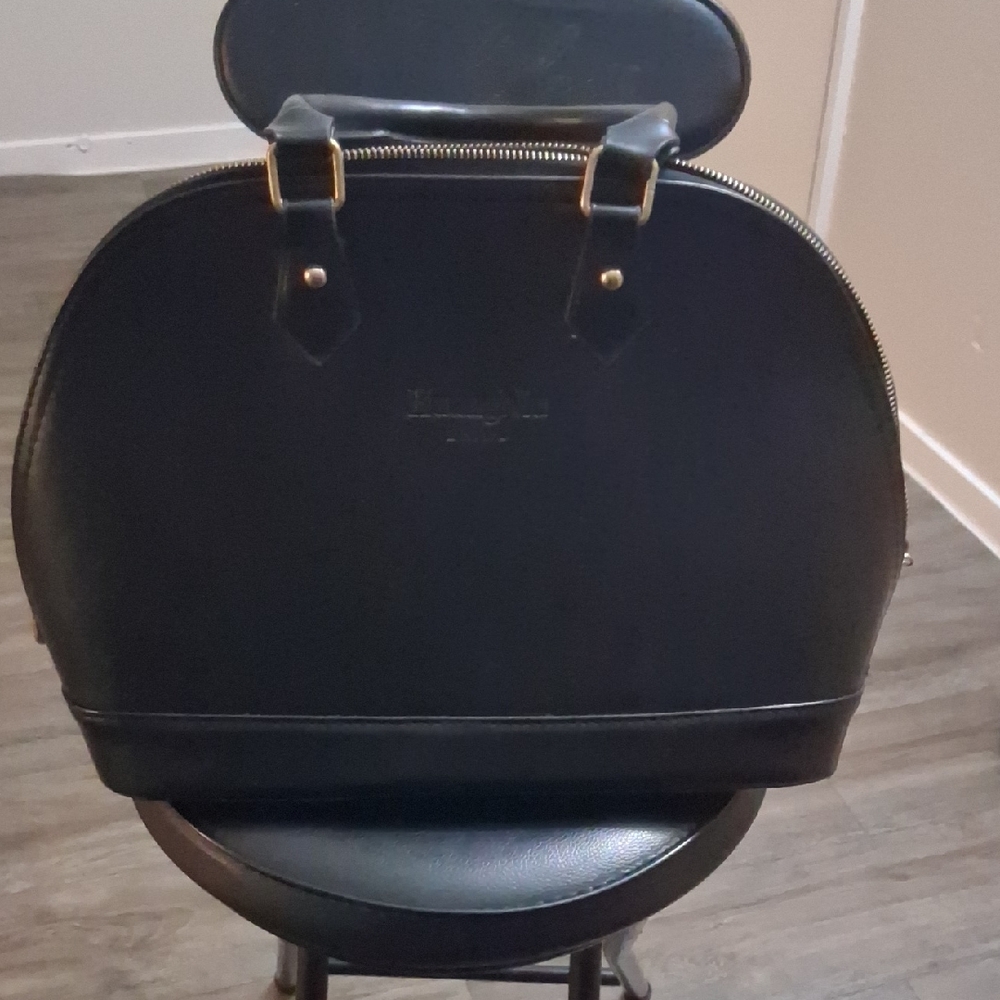 Elegant Black Leather Womens  Bag